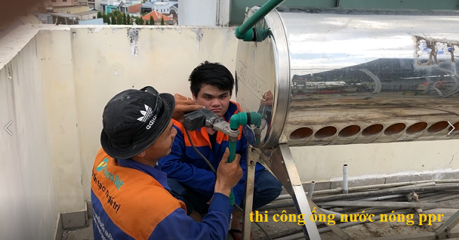 Lắp máy nước nóng năng lượng mặt trời